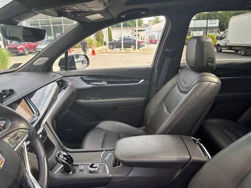 Used 2023 Cadillac XT6 Premium Luxury w/ Technology Package AWD/4WD image 4