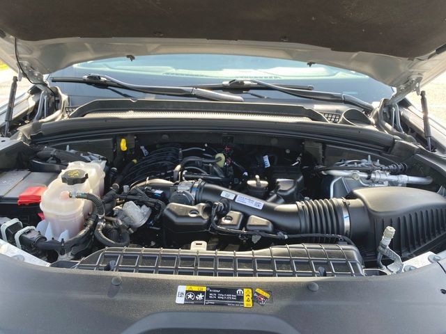 Used 2023 Jeep Grand Cherokee Limited AWD/4WD image 29