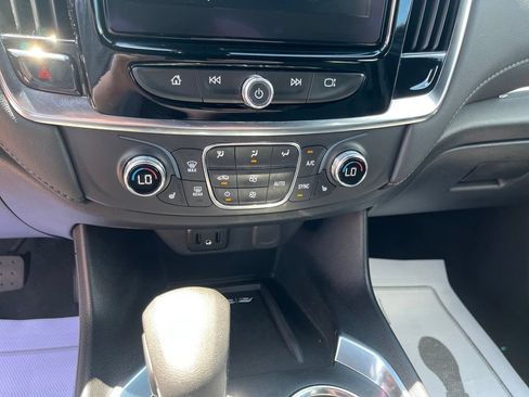 Used 2023 Chevrolet Traverse LT AWD/4WD image 18