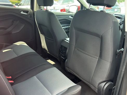 Used 2017 Ford Escape SE w/ Equipment Group 201A AWD/4WD image 12