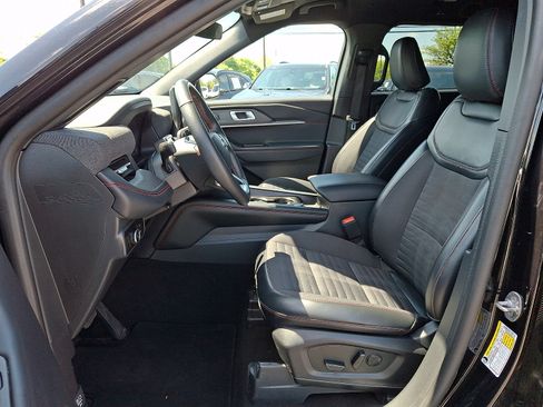 Used 2025 Ford Explorer ST-Line w/ ST-Line Street Pack AWD/4WD image 14