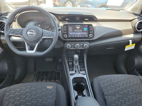 New 2024 Nissan Kicks SV image 17