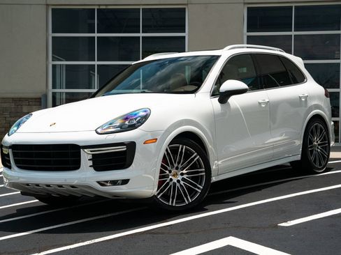 Used 2015 Porsche Cayenne Turbo AWD/4WD image 2