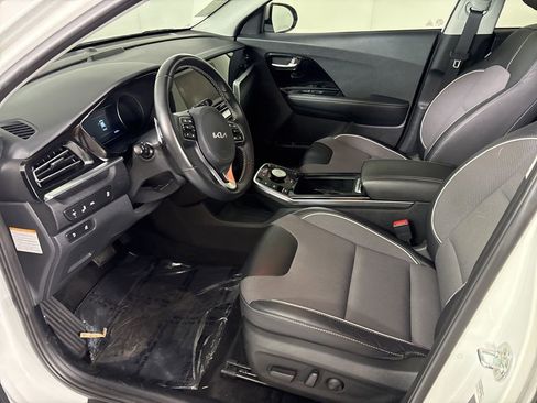 Used 2022 Kia Niro EX image 18