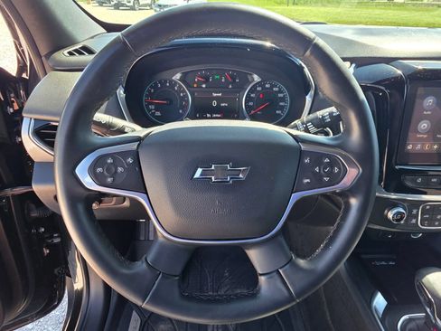 Used 2023 Chevrolet Traverse LT FWD image 16