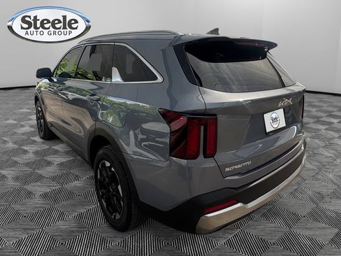Used 2025 Kia Sorento S AWD/4WD image 3