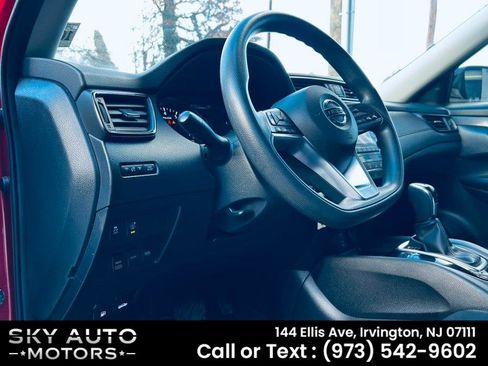 Used 2017 Nissan Rogue S image 17