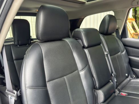 Used 2017 Nissan Pathfinder Platinum AWD/4WD image 42