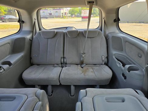 Used 2007 Hyundai Entourage GLS FWD image 9