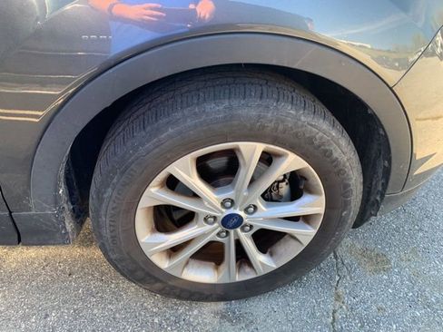 Used 2018 Ford Escape SE image 9