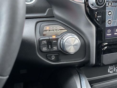 Used 2025 RAM 1500 Laramie image 27