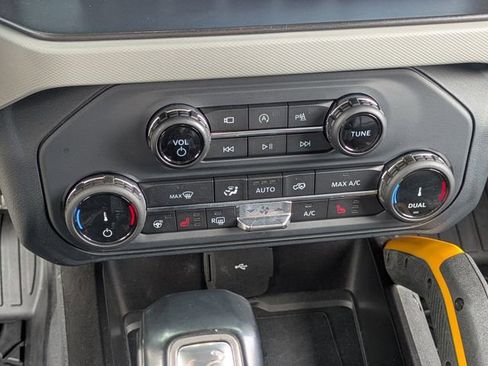 Used 2022 Ford Bronco Badlands image 25