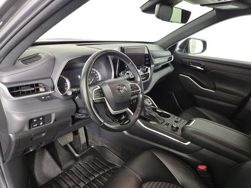 Used 2023 Toyota Highlander XSE AWD/4WD image 13