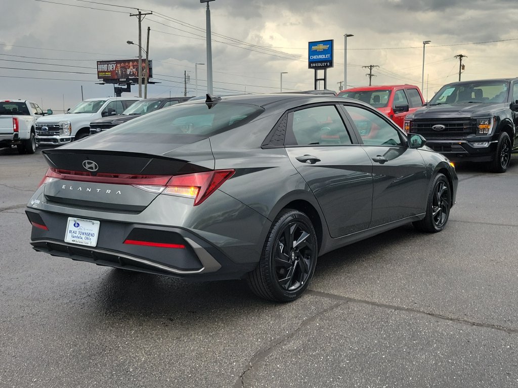 Used 2026 Hyundai Elantra Sport FWD image 4