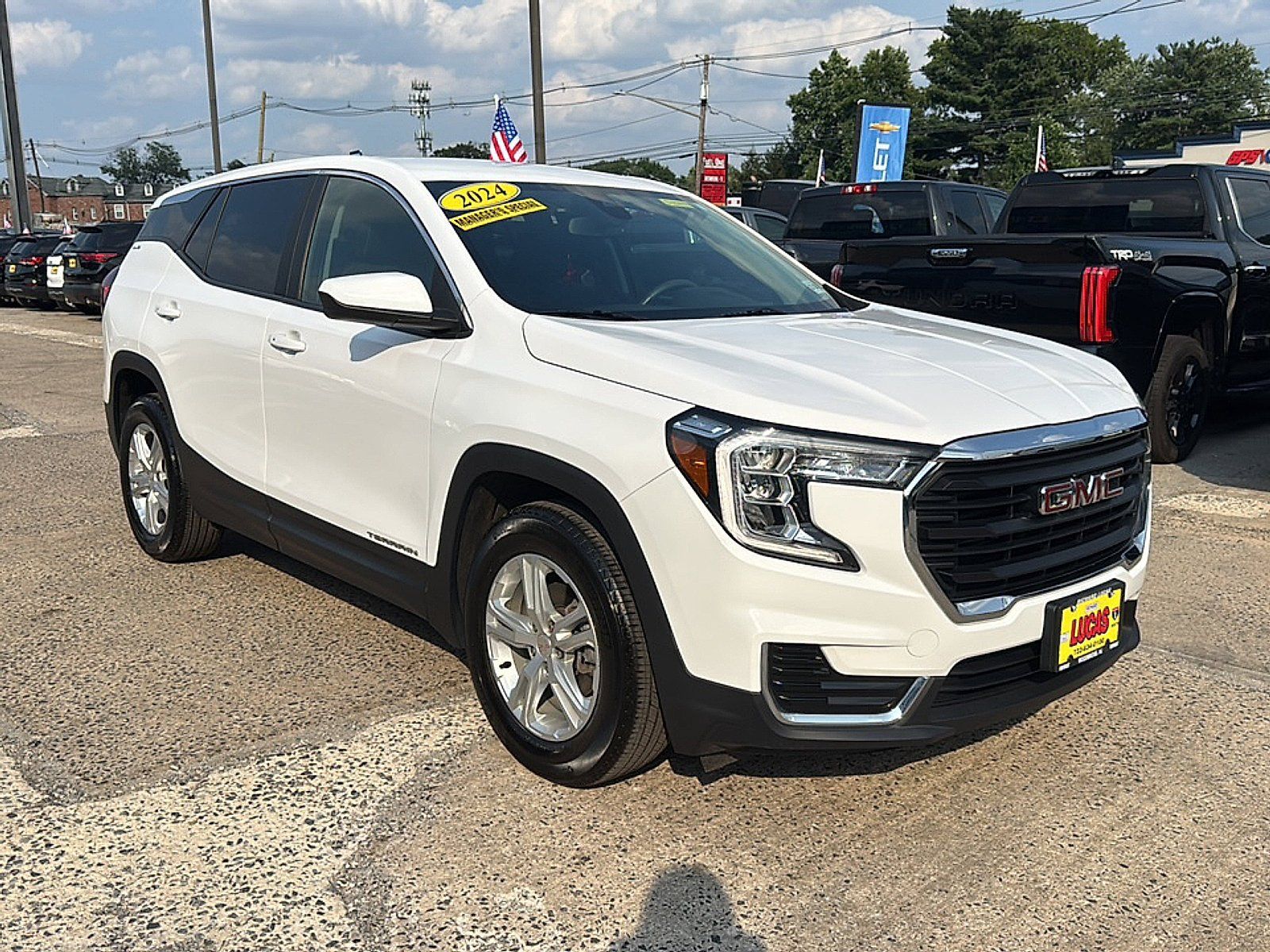 Used 2024 GMC Terrain SLE FWD image 4