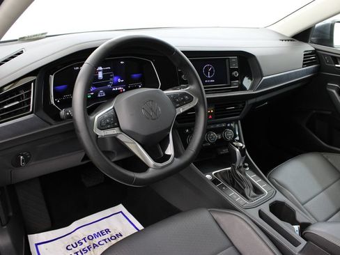Used 2024 Volkswagen Jetta SE FWD image 14