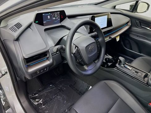 Used 2025 Toyota Prius XLE image 9