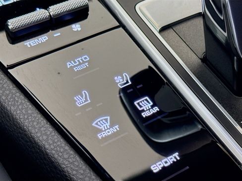 Used 2023 Porsche Cayenne image 23