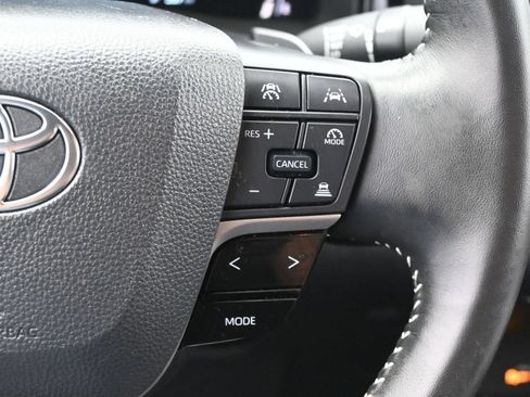Used 2025 Toyota Camry SE FWD image 19