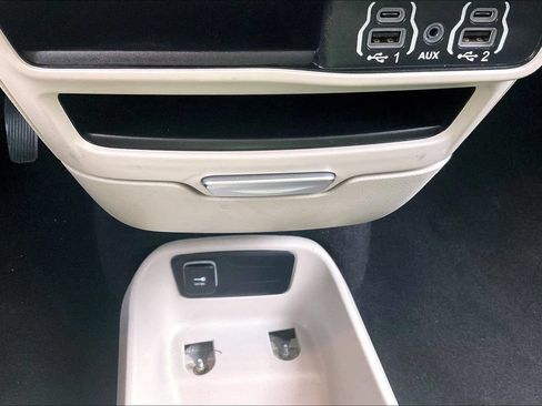 Used 2023 Chrysler Voyager LX FWD image 35