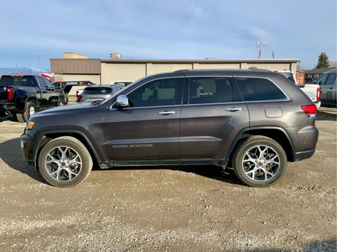 Used 2021 Jeep Grand Cherokee Limited w/ Luxury Group II image 2