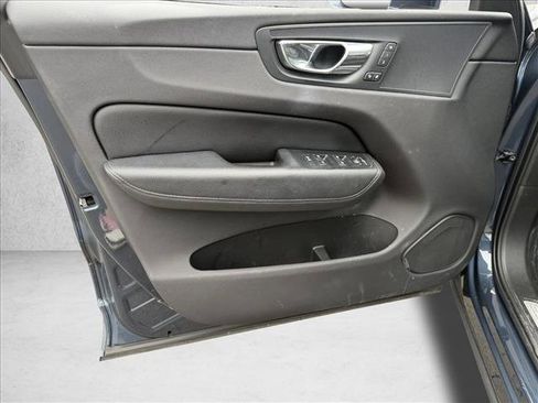 Used 2018 Volvo XC60 T5 Momentum w/ Convenience Package image 12