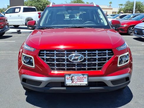 Used 2025 Hyundai Venue Limited FWD image 8