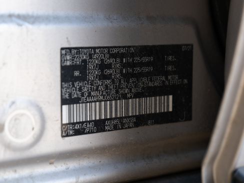 Used 2021 Toyota Venza Limited image 45