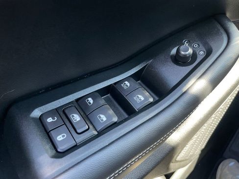 Used 2025 Jeep Grand Cherokee L Altitude AWD/4WD image 25