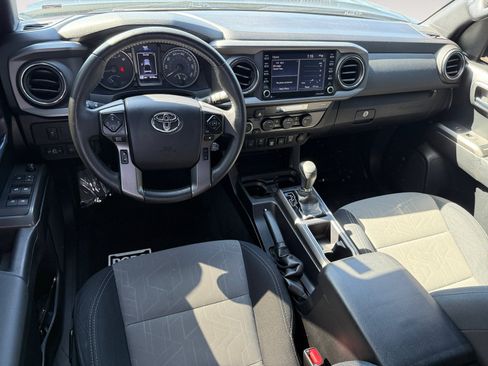 Used 2021 Toyota Tacoma TRD Off-Road w/ Technology Package AWD/4WD image 15
