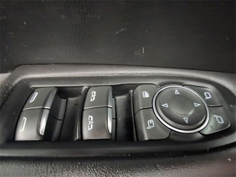 Used 2018 Cadillac XT5 Luxury w/ Driver Awareness Package image 16