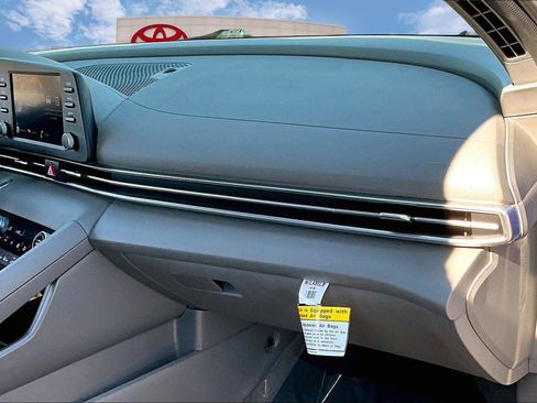 Used 2023 Hyundai Elantra Blue image 16