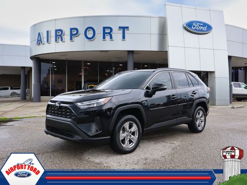Used 2023 Toyota RAV4 XLE image 1