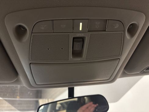 Used 2017 Nissan Rogue SV image 24