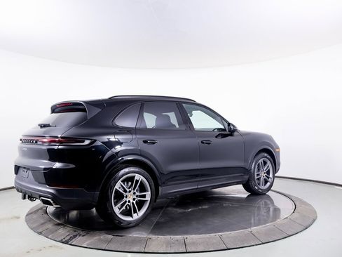 Used 2025 Porsche Cayenne image 29