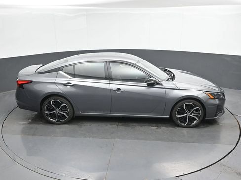 Used 2024 Nissan Altima 2.5 SR FWD image 34