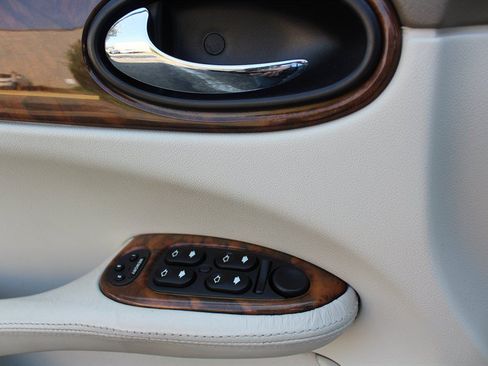Used 2001 Jaguar XJ RWD image 19