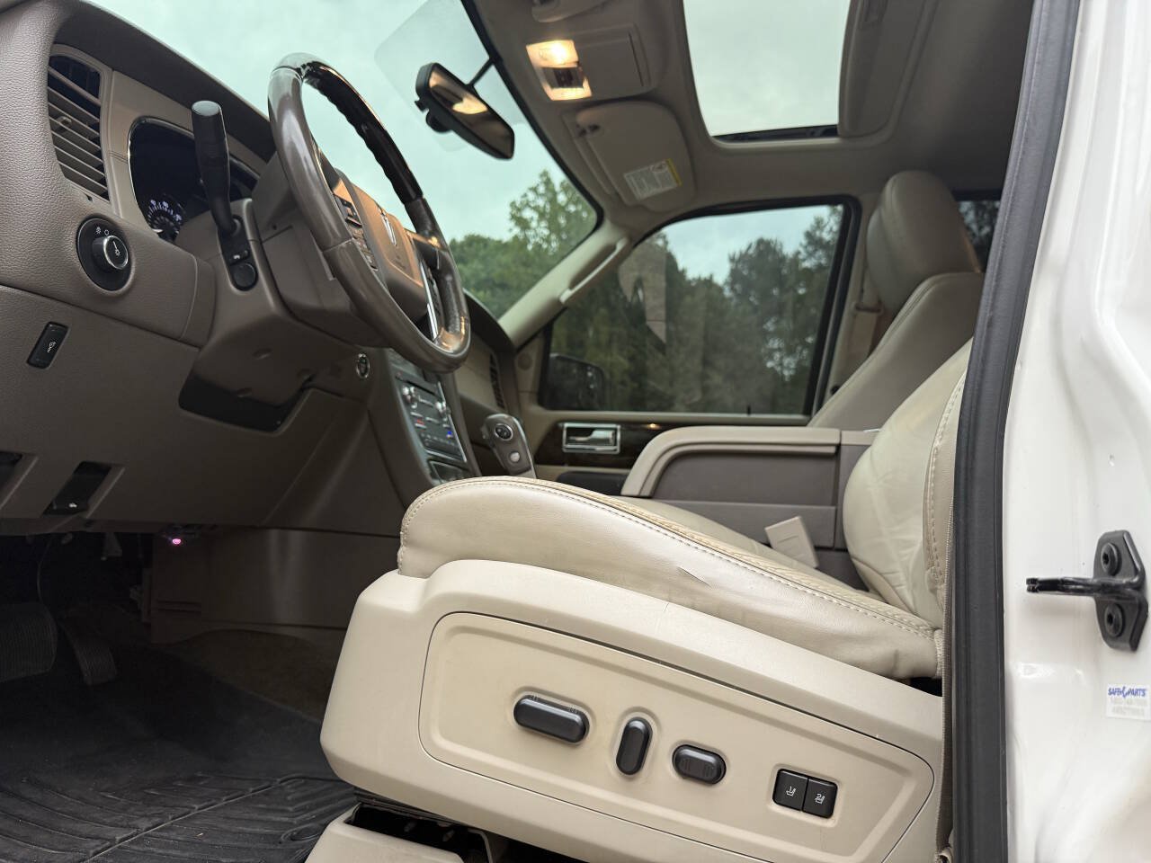 Used 2015 Lincoln Navigator 2WD image 15