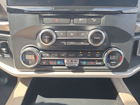 Used 2022 Ford Expedition XLT AWD/4WD image 18