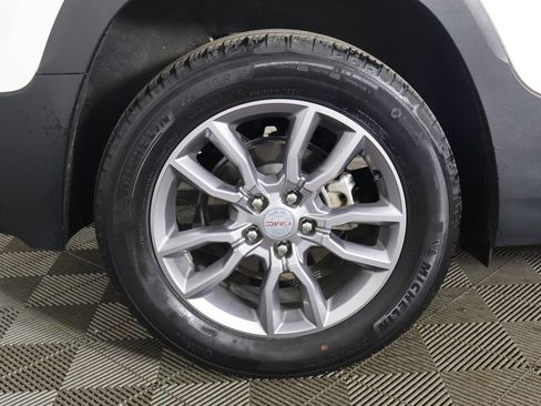 Used 2022 GMC Terrain SLT image 22