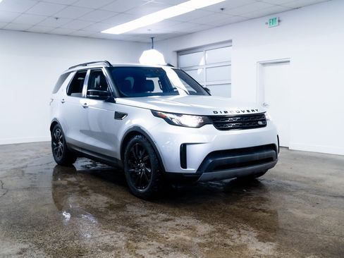 Used 2018 Land Rover Discovery SE image 26