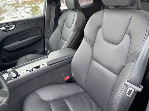 Used 2025 Volvo XC60 B5 Plus image 17