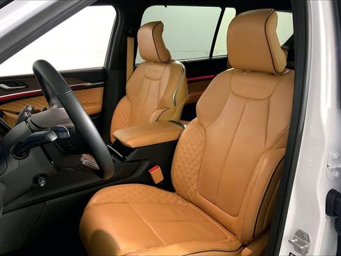 Used 2025 Jeep Grand Cherokee L Summit w/ Luxury Tech Group V AWD/4WD image 22