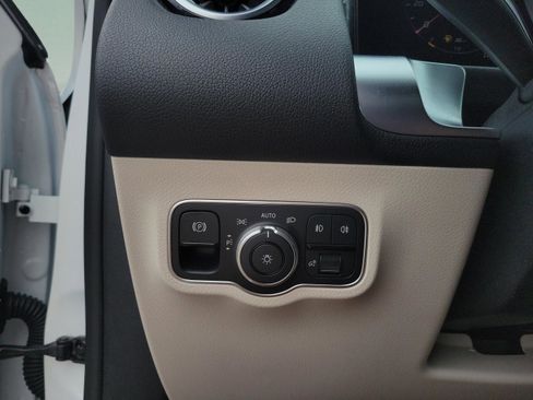 Certified 2025 Mercedes-Benz GLB 250 image 16