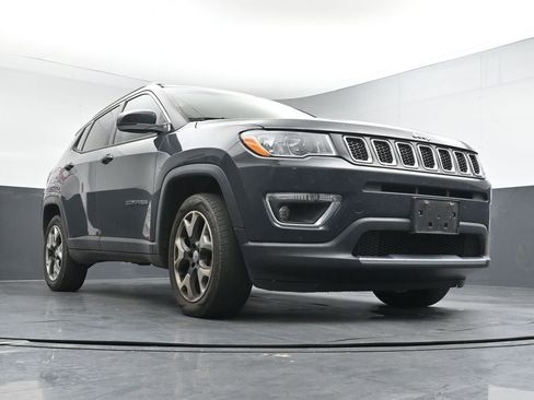 Used 2018 Jeep Compass Limited w/ Navigation Group AWD/4WD image 18