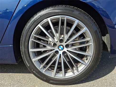 Used 2020 BMW 530e xDrive w/ Premium Package image 8