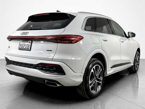 Used 2025 Audi Q5 Premium w/ Convenience Package image 5