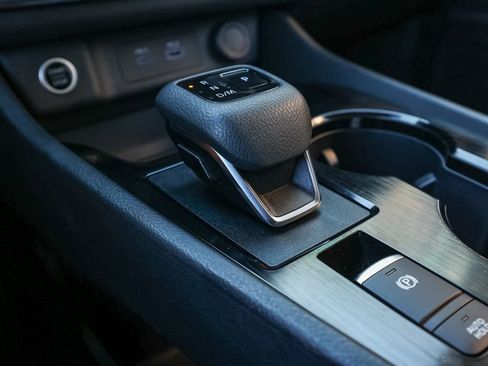 Used 2023 Nissan Rogue SV image 37