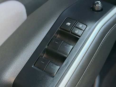 Used 2023 Toyota Highlander LE AWD/4WD image 27