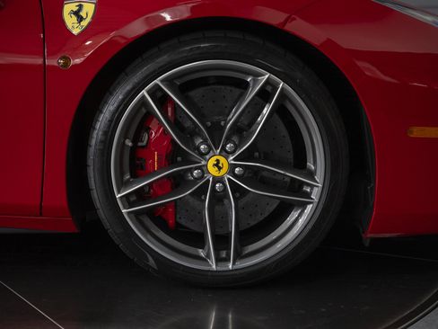 Used 2018 Ferrari 488 GTB RWD image 17